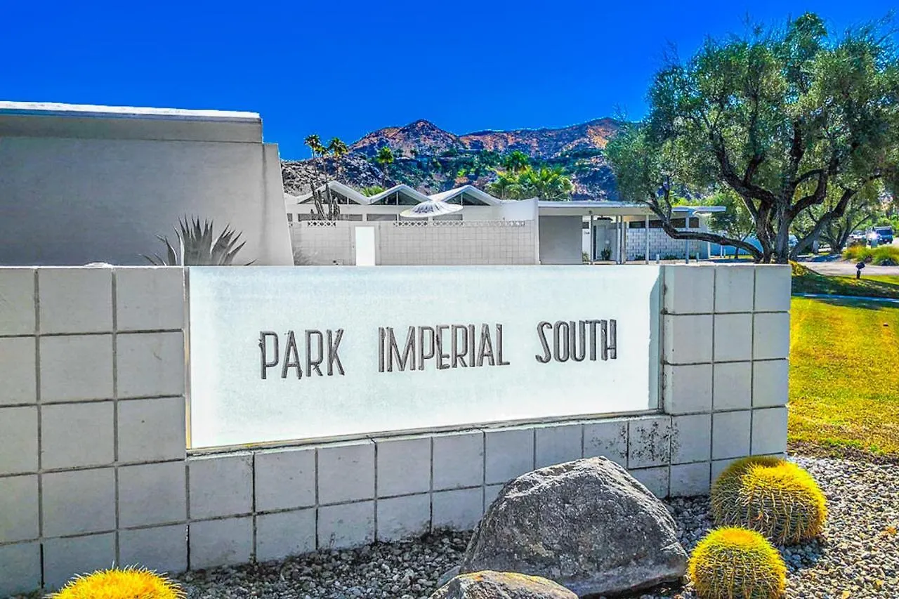 Folded-Plate Roof Apartamento Palm Springs