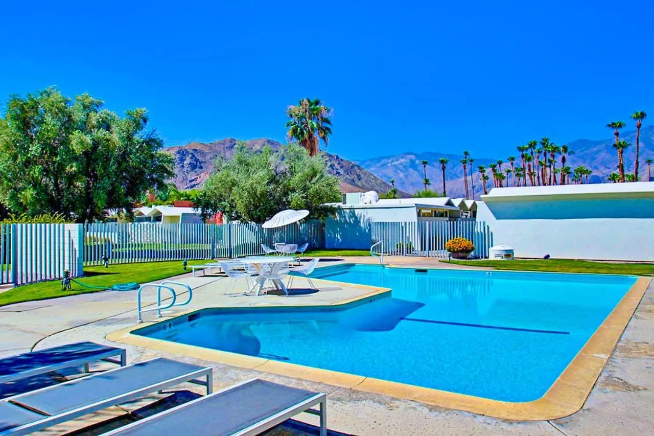 Folded-Plate Roof Apartamento Palm Springs