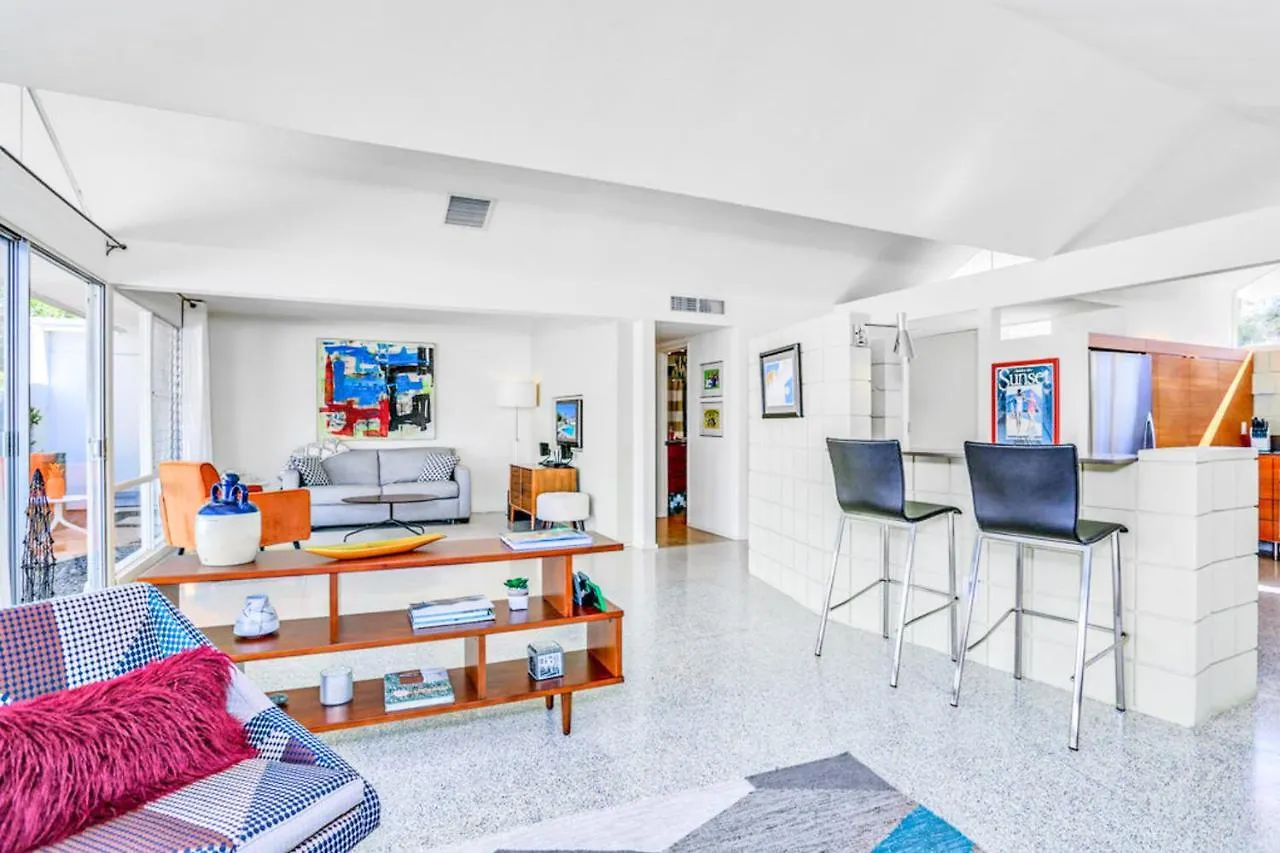 Folded-Plate Roof Apartment Palm Springs 0*,